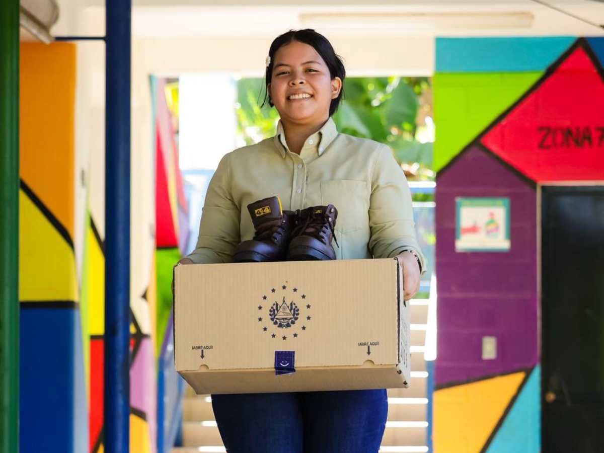 Paquete escolar para bachillerato agropecuario incluye insumos y equipo especializado para prácticas de campo