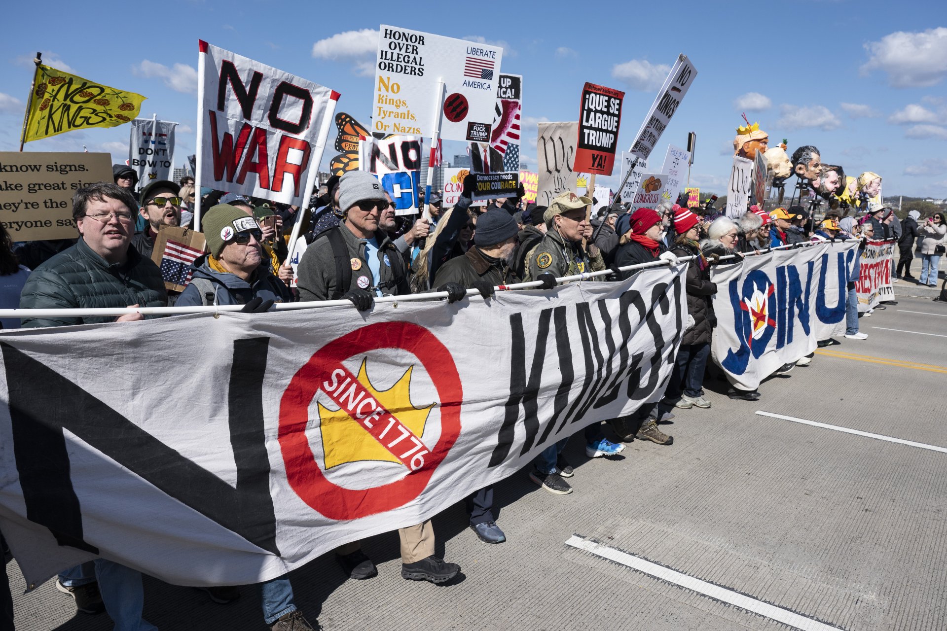 Movilizaciones globales del movimiento “No Kings” contra Trump, la guerra en Medio Oriente y el ICE