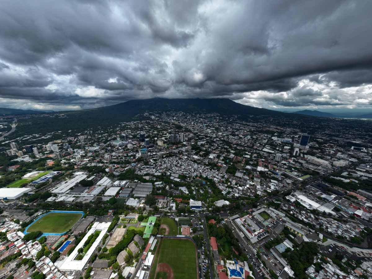Pronóstico climático para El Salvador: lluvias, vientos y ambiente cálido este fin de semana