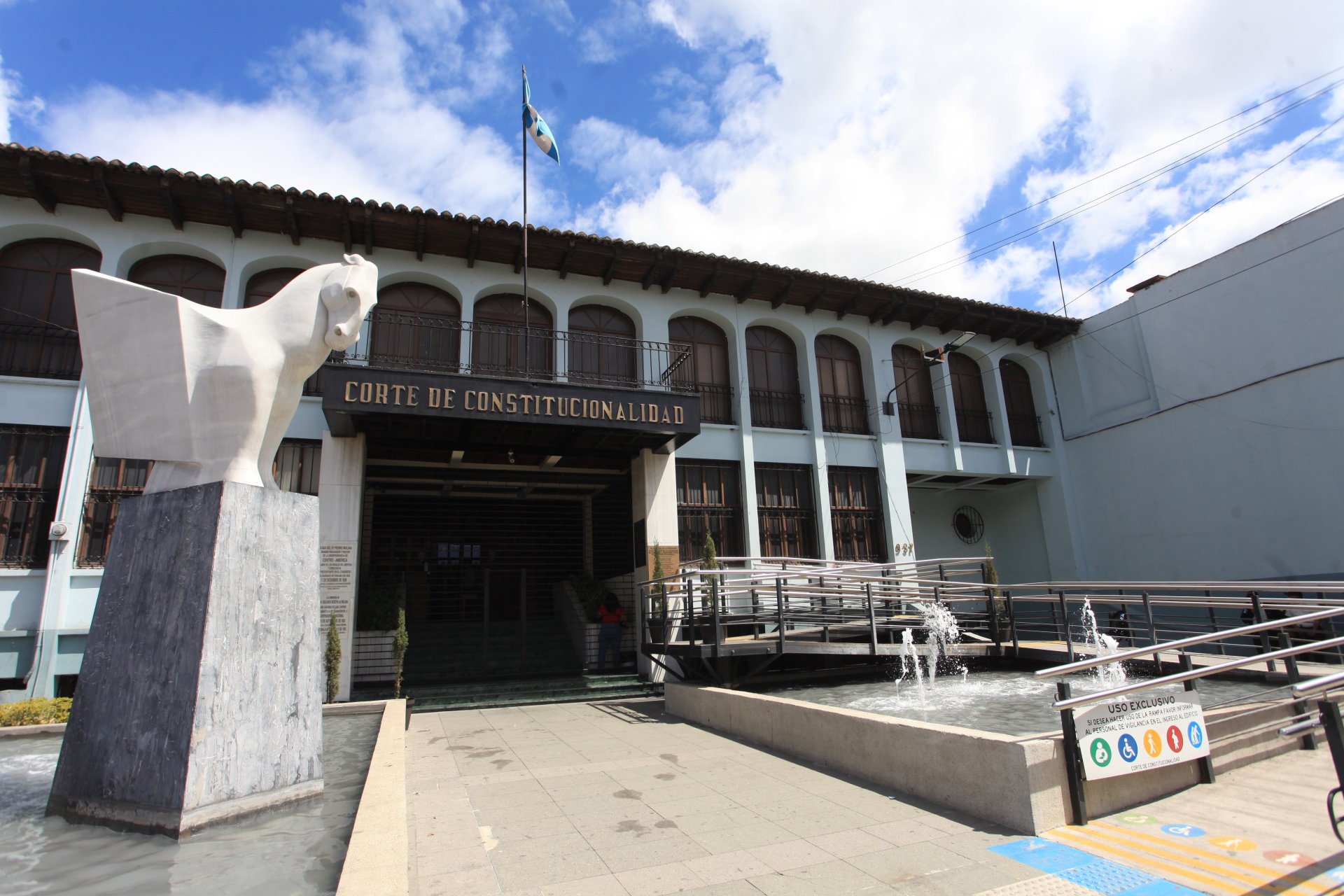 La Corte de Constitucionalidad retira inmunidad a cuatro secretarías presidenciales en Guatemala