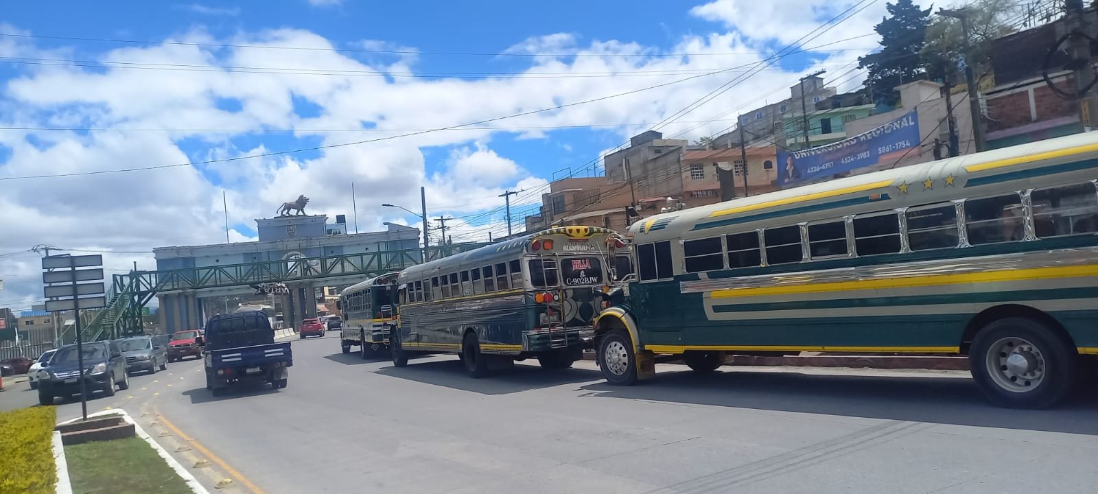 Quetzaltenango enfrenta suspensión total del transporte público por rechazo al aumento del pasaje