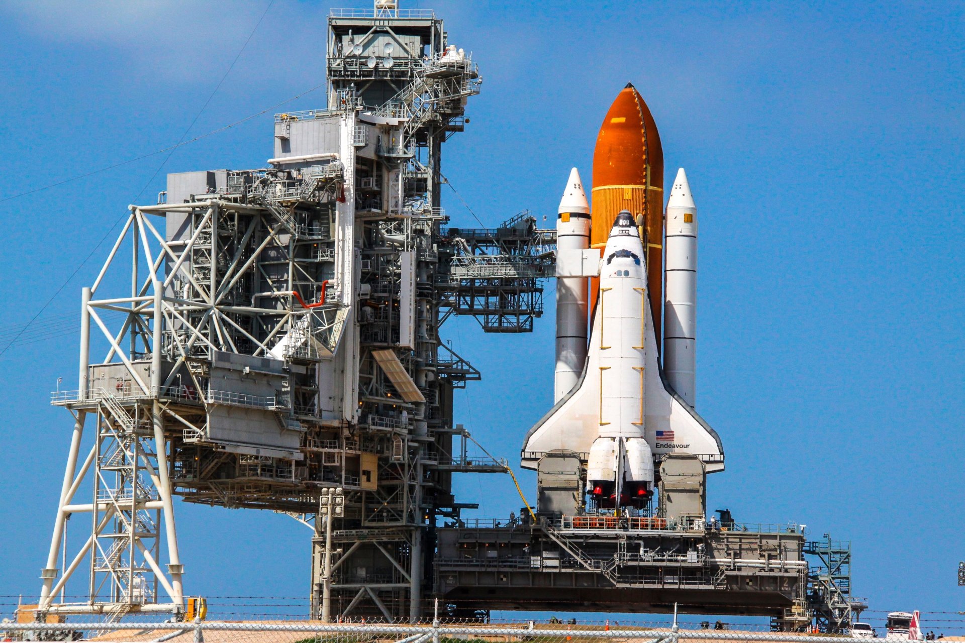 Turismo espacial enfrenta desafíos tras caída en demanda de pasajeros multimillonarios