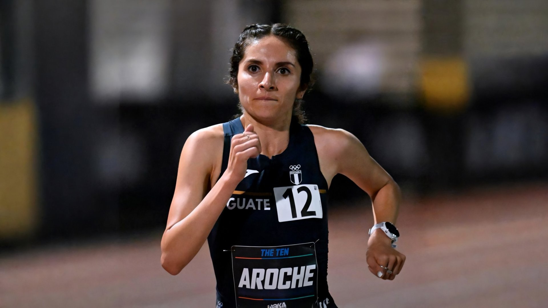 Viviana Aroche establece récord nacional y centroamericano en 10 mil metros y reafirma su liderazgo en atletismo Viviana Aroche establece récord nacional y centroamericano en 10 mil metros y reafirma su liderazgo en atletismo