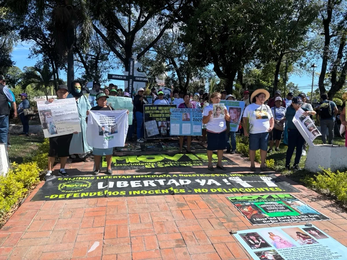 Familiares de detenidos marchan en San Salvador exigiendo justicia y fin al régimen de excepción