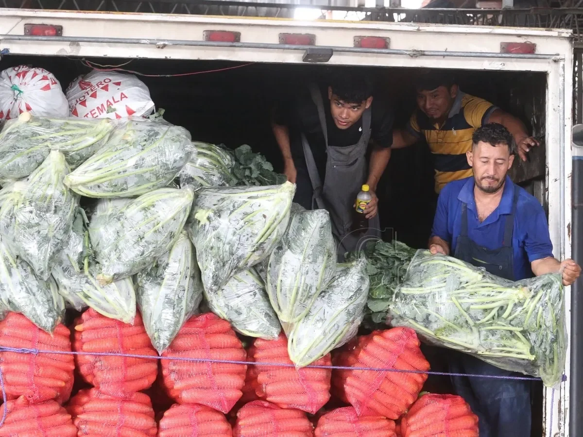Alcaldía de San Salvador anuncia horarios escalonados de cierre en mercados por Semana Santa
