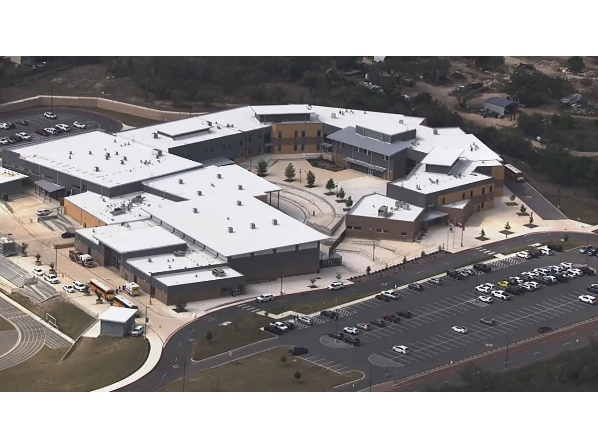 Estudiante de 15 años hiere a maestra y se suicida en escuela secundaria de Texas