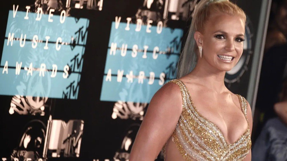 Britney Spears reaparece sonriente junto a su hijo tras polémico arresto en California