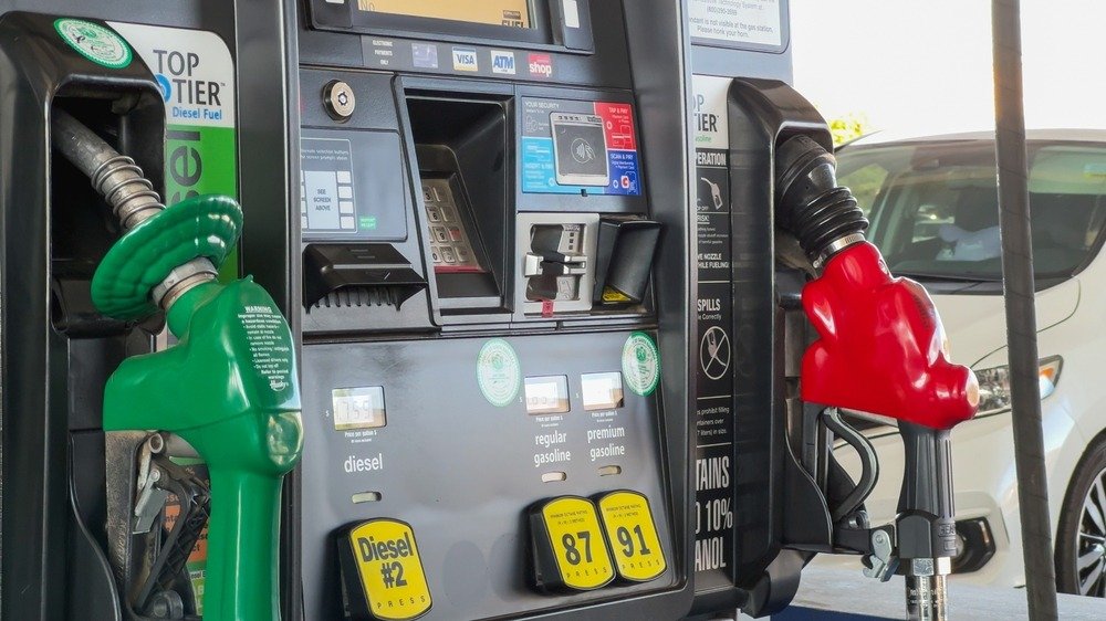 Incremento de precios de hidrocarburos en EE. UU. presiona remesas y anticipa retos económicos para Guatemala