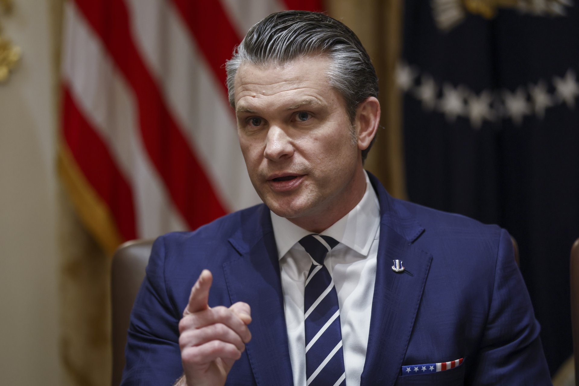 Análisis sobre la supuesta compra de acciones en defensa por Pete Hegseth antes del conflicto con Irán