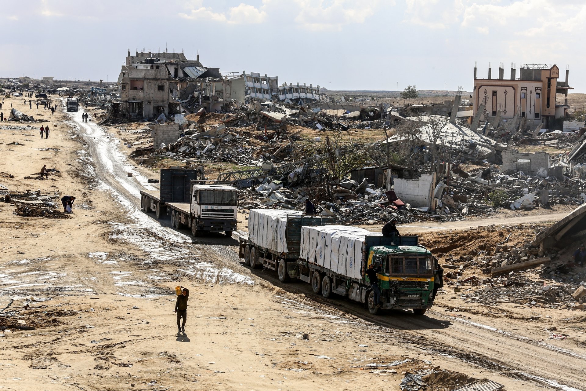 Conflicto en Oriente Medio afecta suministro global de alimentos y medicinas, alarma en ayuda humanitaria