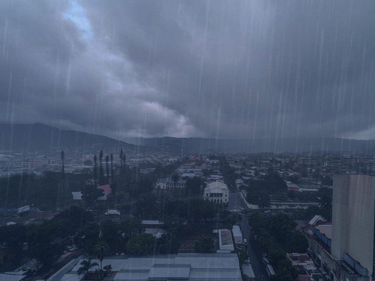 Pronóstico meteorológico para este miércoles: lluvias y actividad eléctrica en zonas montañosas de El Salvador