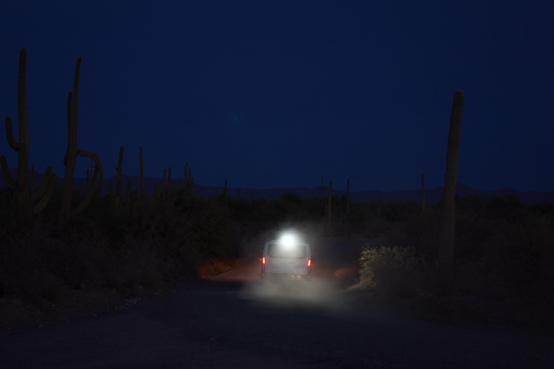 Hallazgo en El Paso: cuatro migrantes ocultos en vagón con cemento en polvo