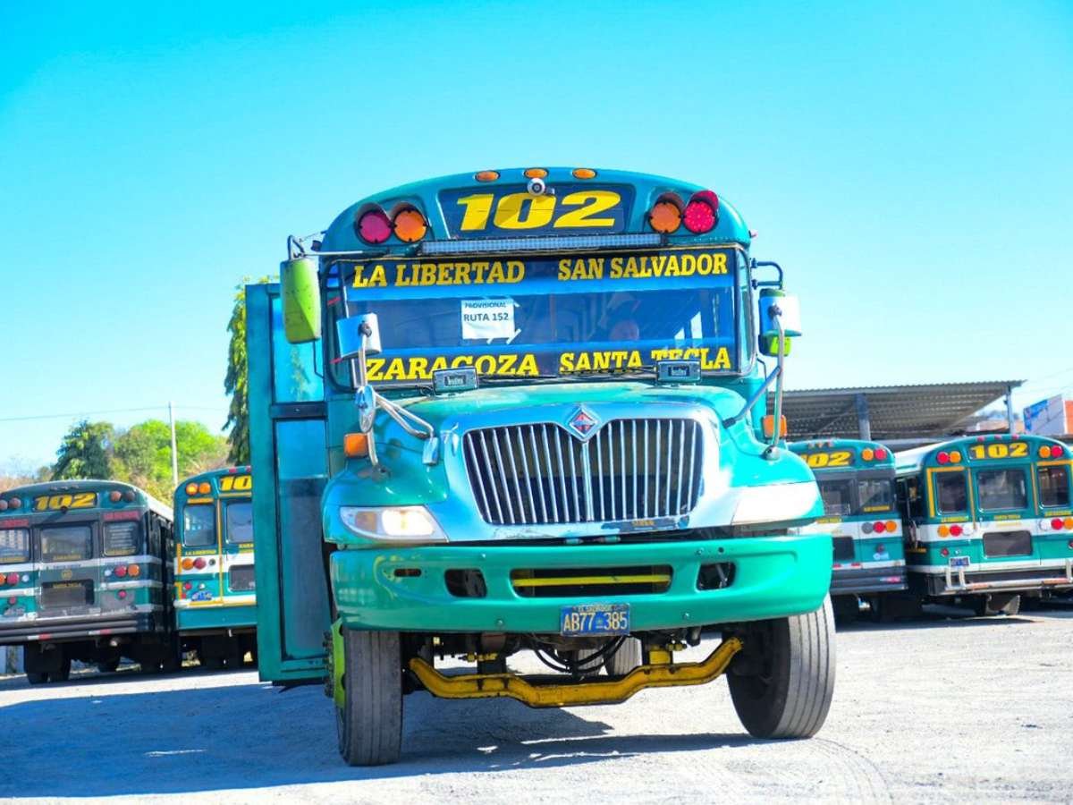 Ruta 102 ofrece transporte continuo hacia playas de La Libertad durante el fin de semana