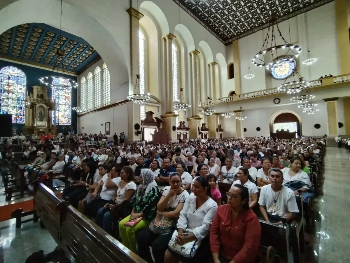 Misa Crismal en Catedral Metropolitana marca inicio del Jueves Santo en San Salvador