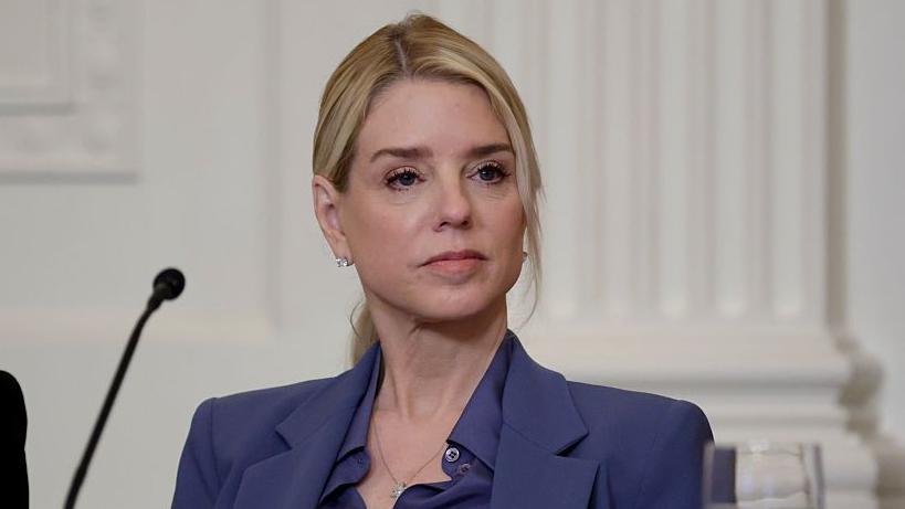 Donald Trump releva a Pam Bondi como Fiscal General de EE.UU. y designa a Todd Blanche como interino