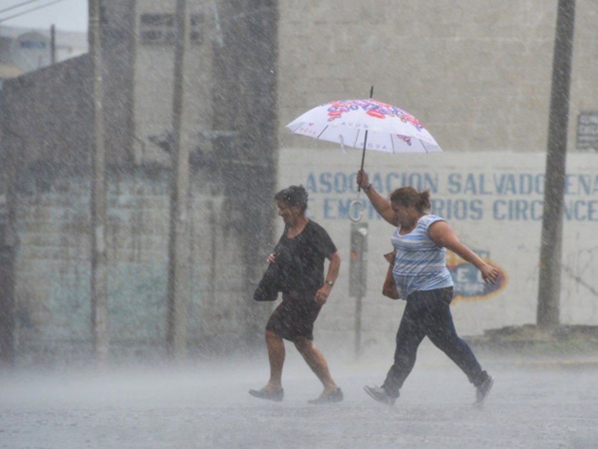 Lluvias y temperaturas cálidas dominarán el clima en El Salvador este Jueves Santo