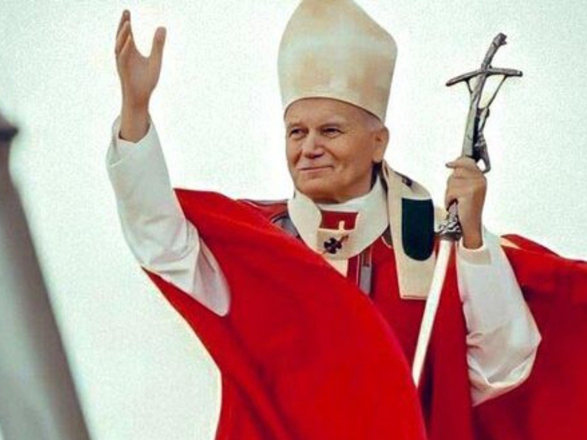 Recordando a Juan Pablo II: su legado y visita histórica a El Salvador hace 21 años