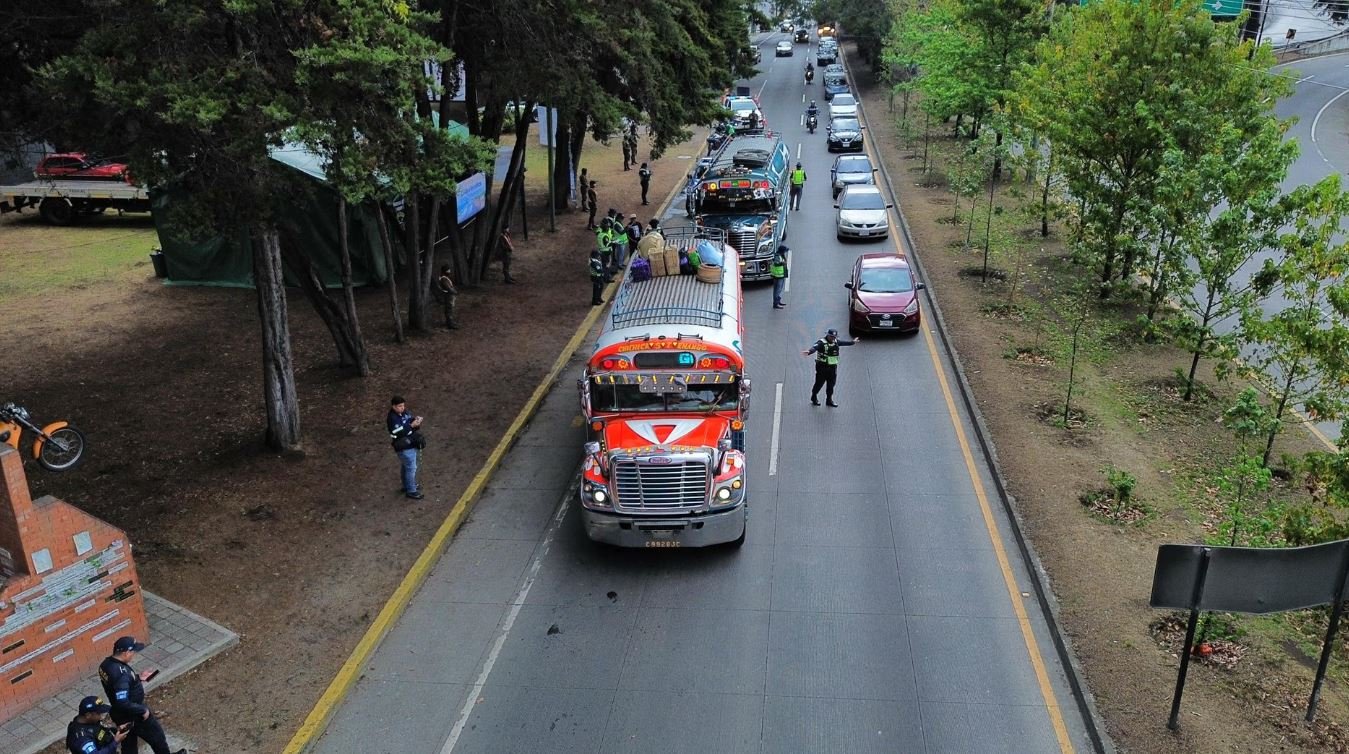 Denuncian cobro doble en transporte extraurbano durante operativos de la DGT en Guatemala