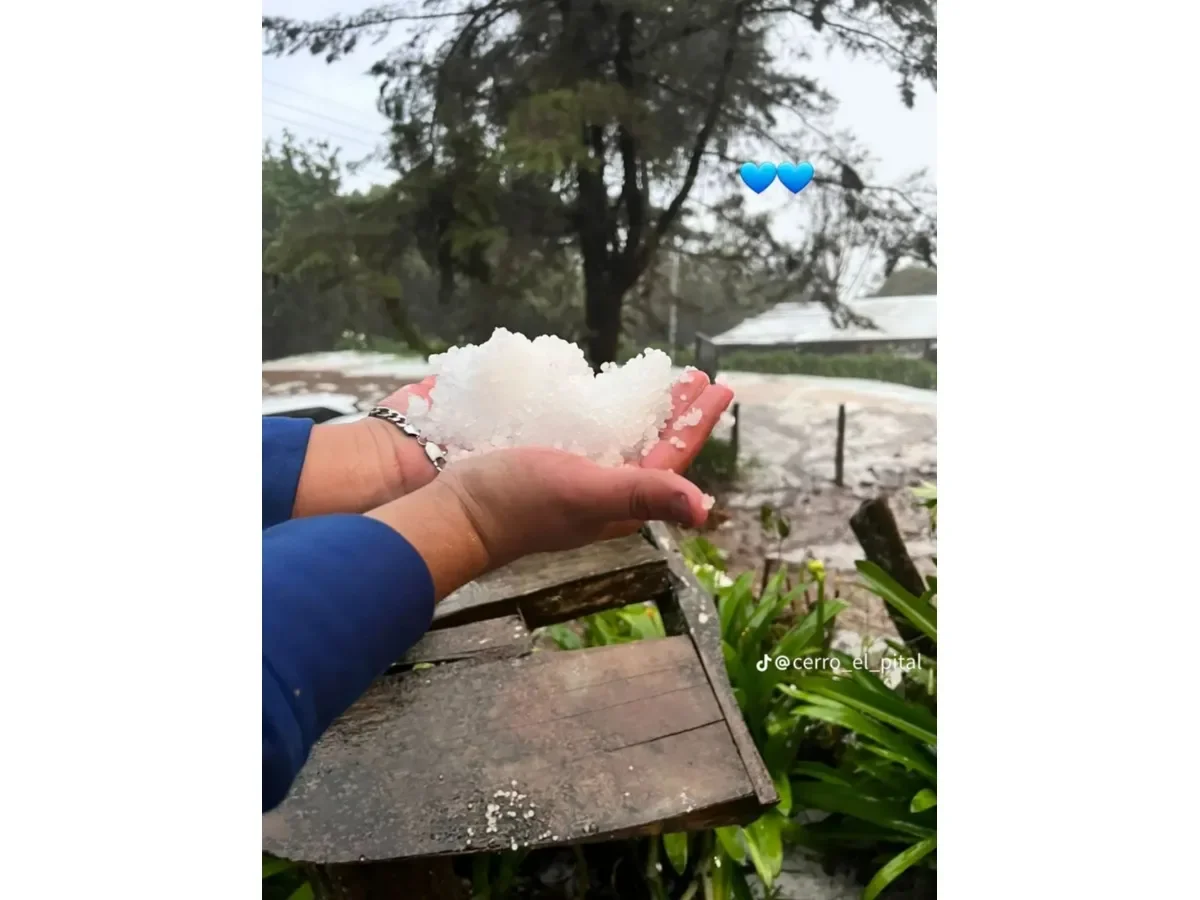 Granizada en El Pital sorprende a visitantes durante Semana Santa en El Salvador