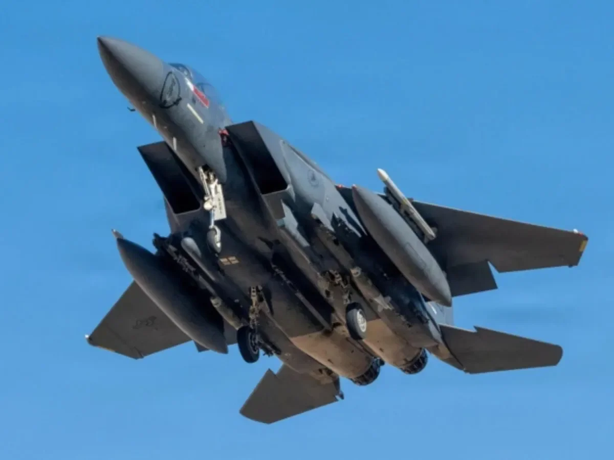 EE.UU. rescata a piloto tras derribo de avión F-15E en territorio iraní