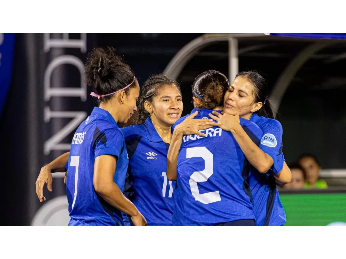 La Selecta Femenil Triunfa 6-4 sobre Brasil en la Beach Soccer Cup en El Salvador