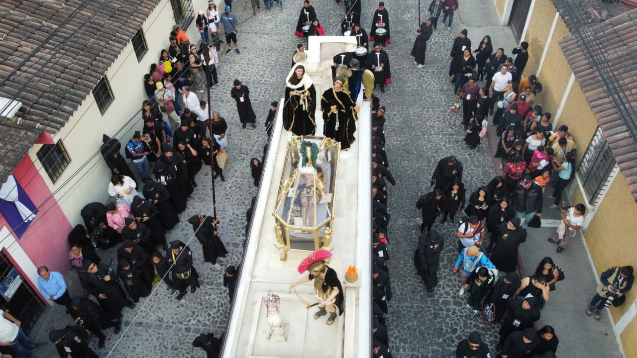 Entre incienso y aserrín: la solemnidad del Viernes Santo en Guatemala 2026