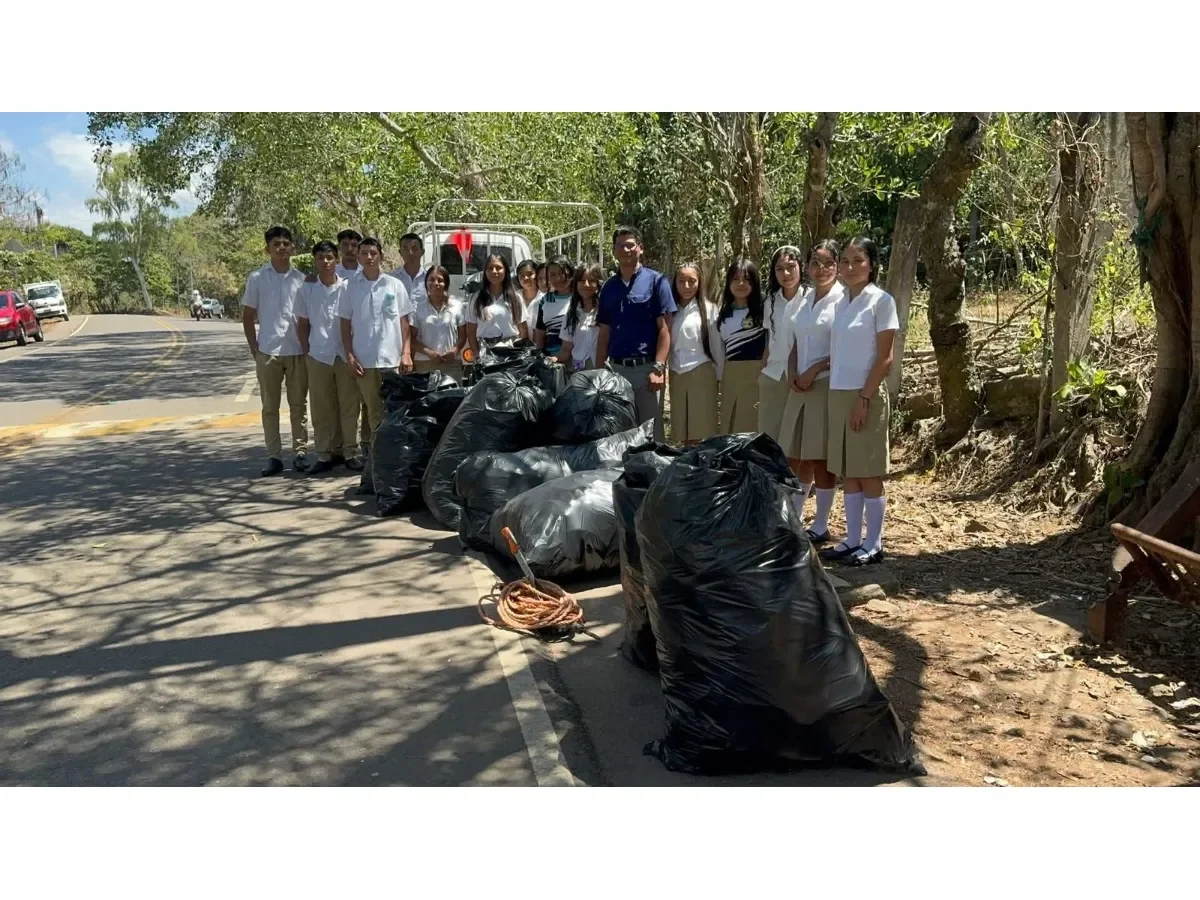 Estudiantes de Morazán impulsan la conservación ambiental con jornada de limpieza comunitaria