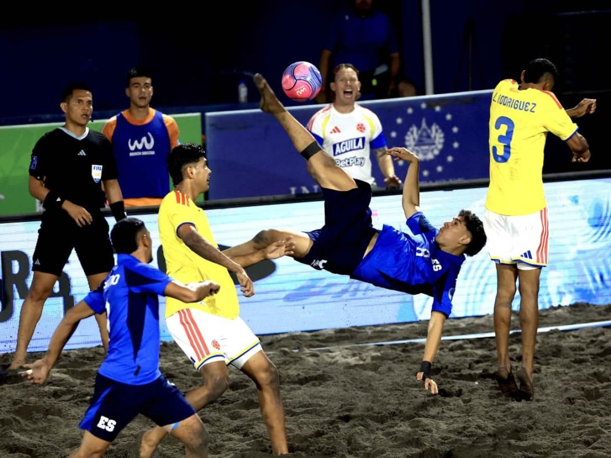 La Selecta Playera de El Salvador remonta y vence 8-5 a Colombia en la Beach Soccer Cup 2026 La Selecta Playera de El Salvador remonta y vence 8-5 a Colombia en la Beach Soccer Cup 2026