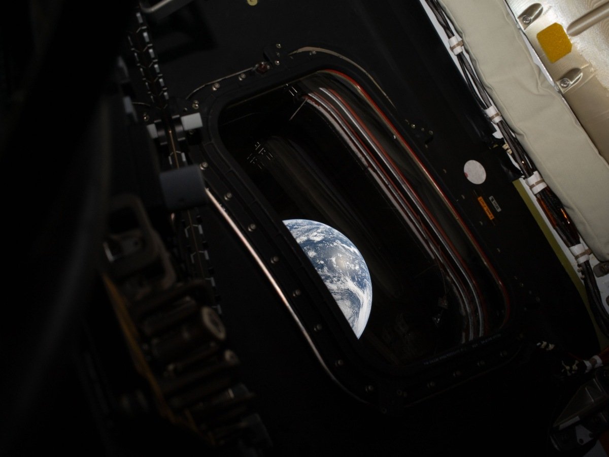 Astronautas de Artemis II observan la cara oculta de la Luna y se preparan para sobrevolarla