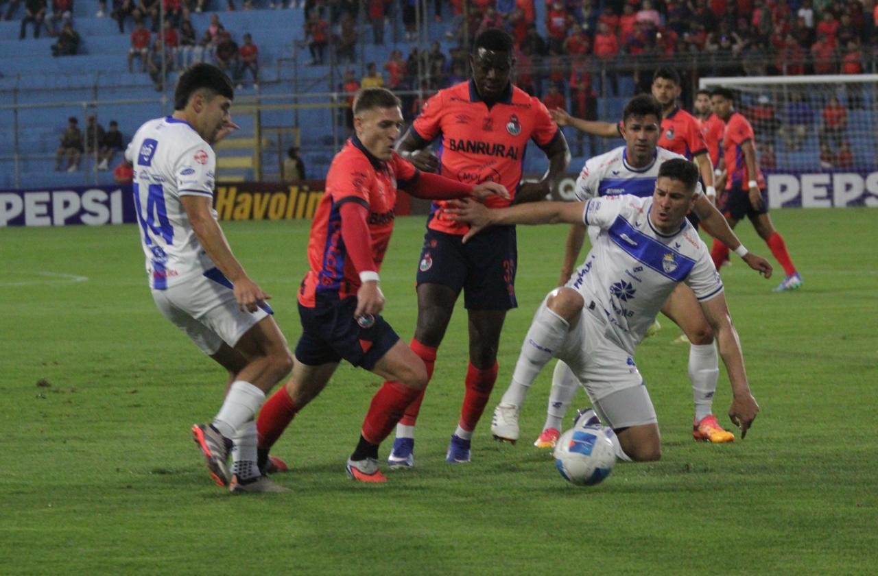 Municipal no pasa del empate en casa y Cobán Imperial extiende su sequía de victorias en Clausura 2026