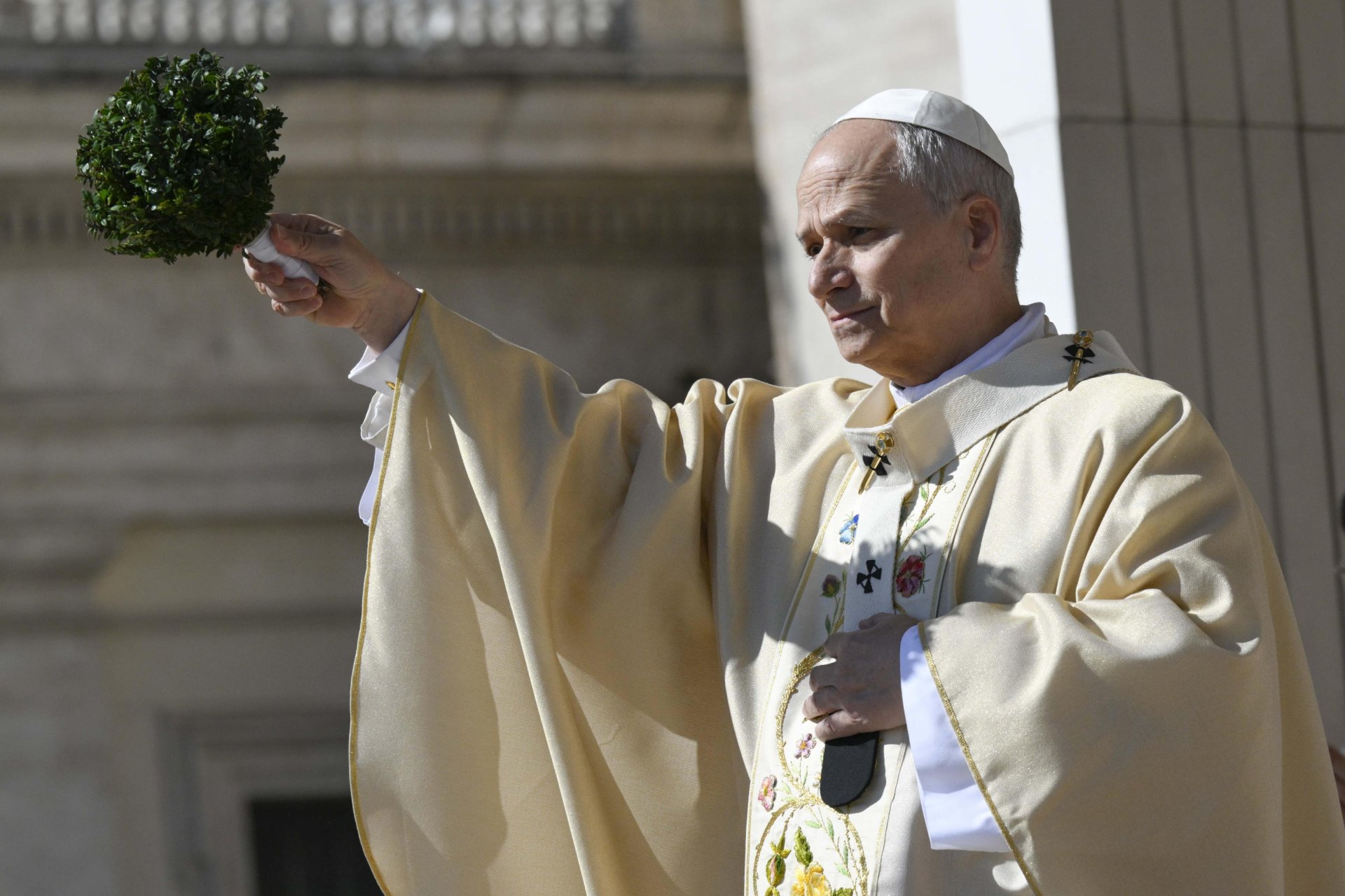 Papa León XIV emite un mensaje global de paz en su primera bendición pascual en el Vaticano