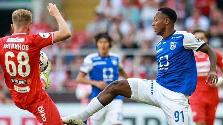 Brayan Gil mantiene su racha goleadora en empate del Baltika en la Liga Premier rusa