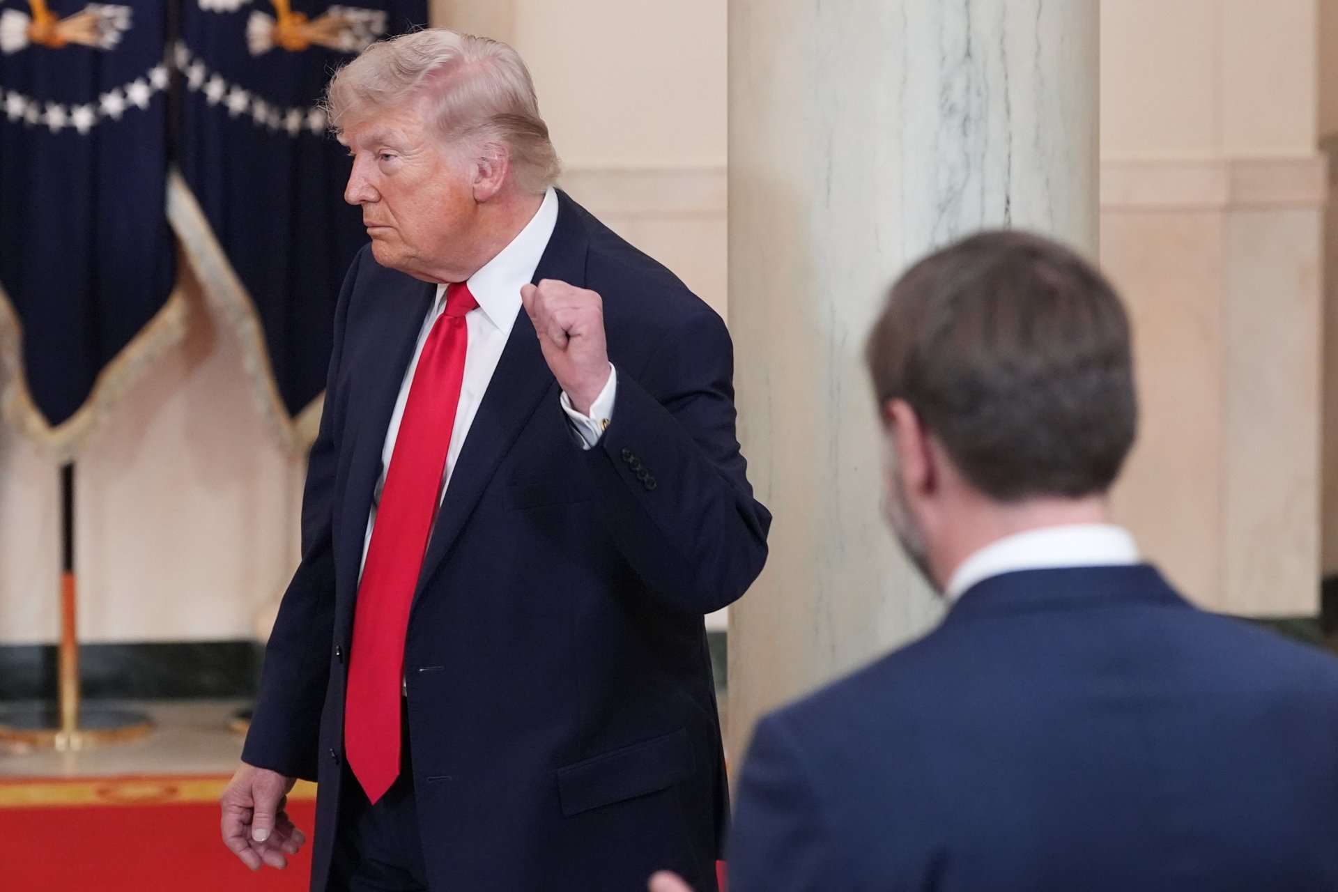 Tensión en el estrecho de Ormuz: Trump intensifica advertencias y amenaza con acción militar contra Irán