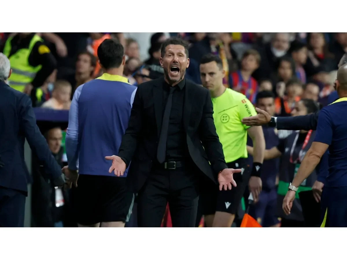 Consejero del Atlético de Madrid critica el uso del VAR y expresa preocupación por inconsistencias arbitrales