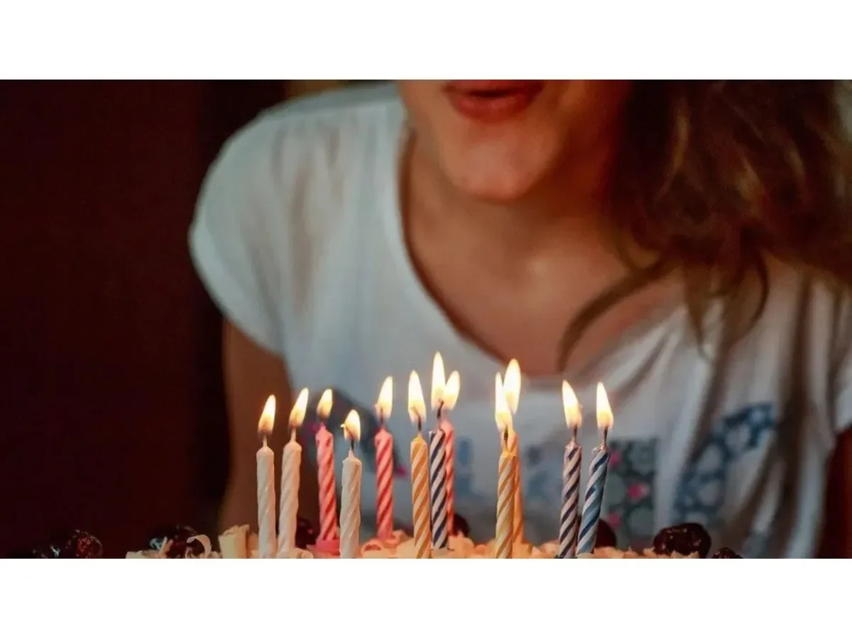 La evolución del soplar las velas: de rito espiritual a tradición de cumpleaños