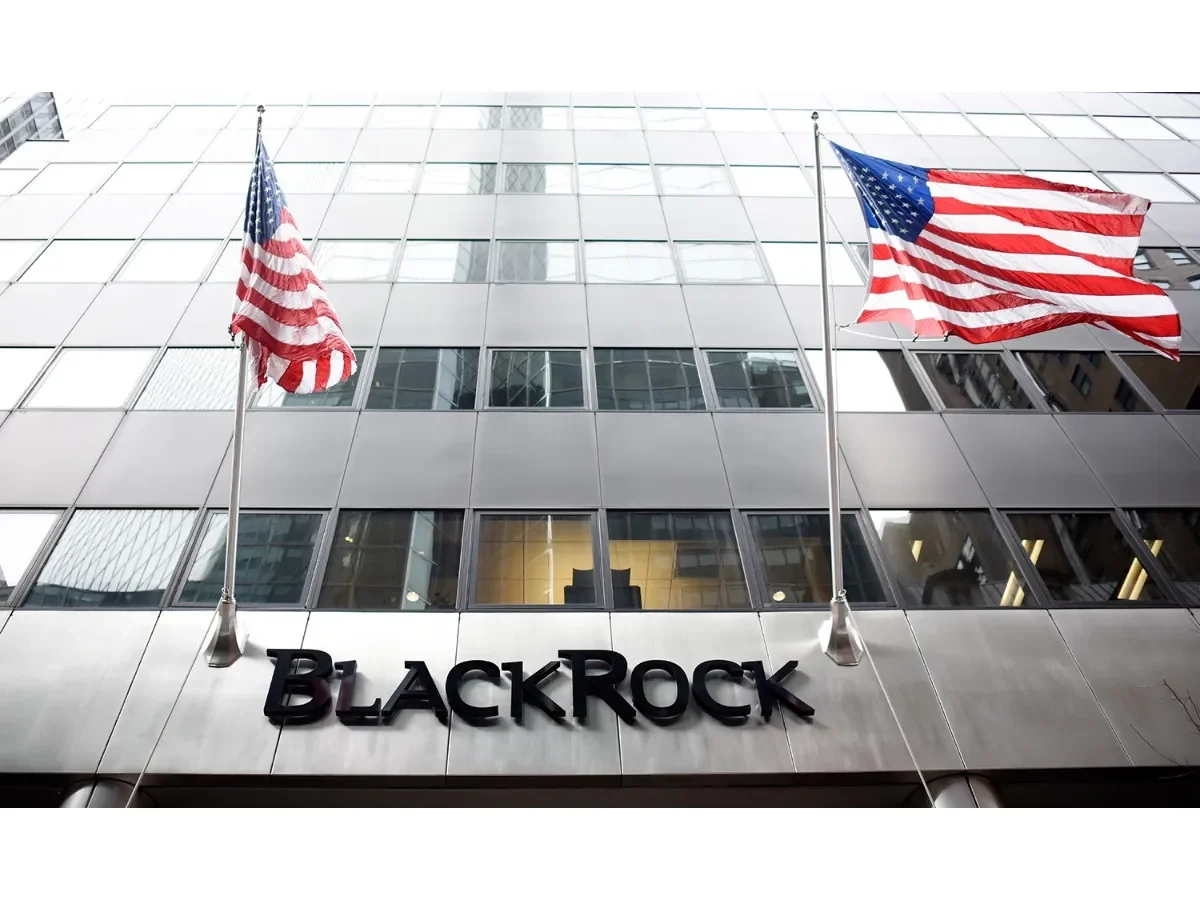 Riesgo de recesión global si el petróleo alcanza $150 por conflicto en Medio Oriente, advierte líder de BlackRock