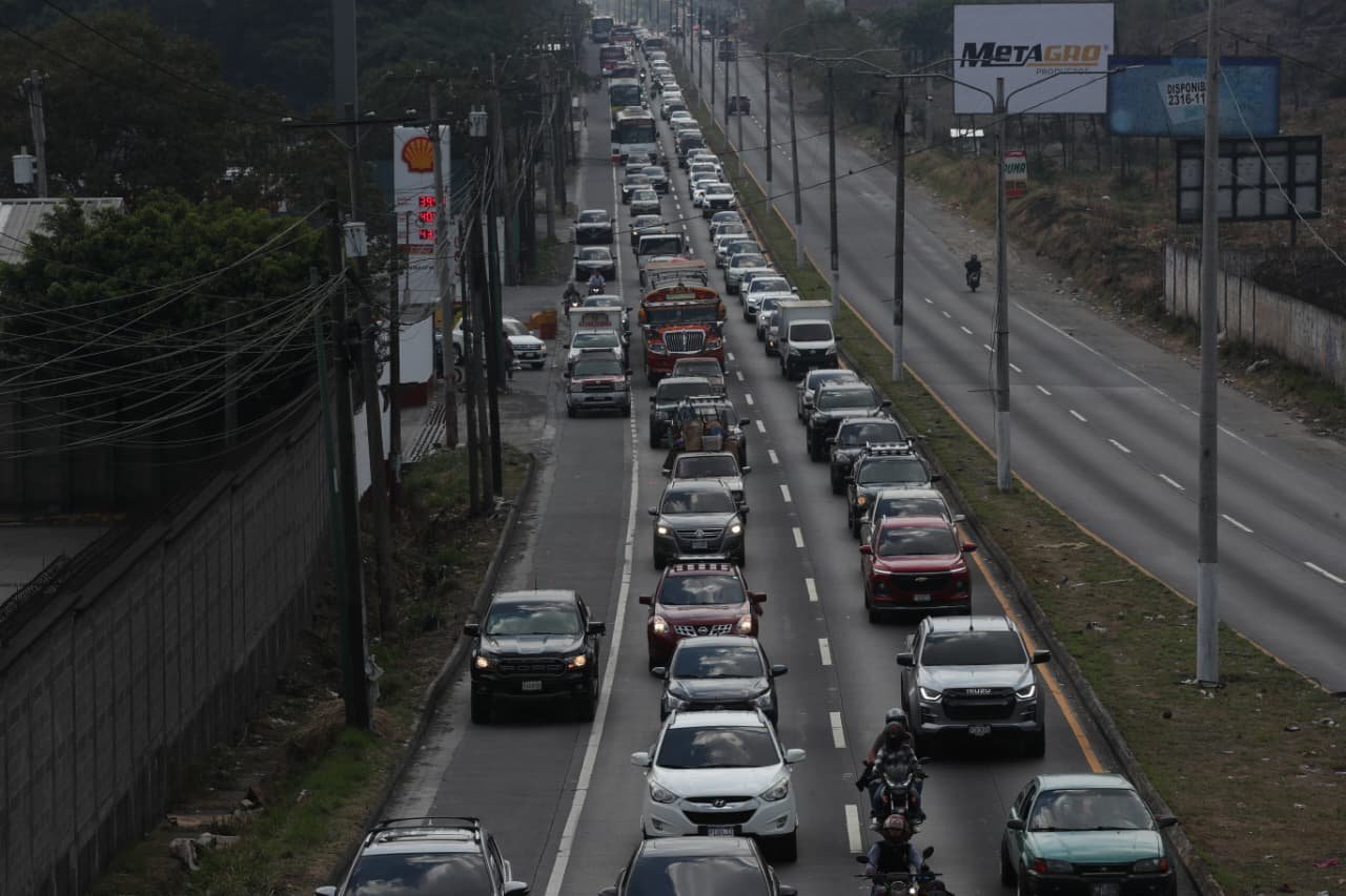 Autoridades reportan congestión vehicular por retorno masivo a Ciudad de Guatemala tras Semana Santa