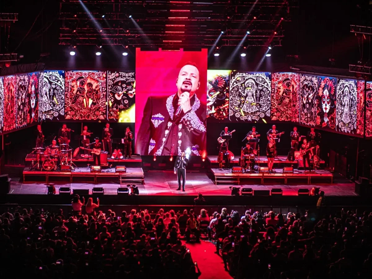 Pepe Aguilar y Peso Pluma: Un encuentro que dividió al público en San Antonio
