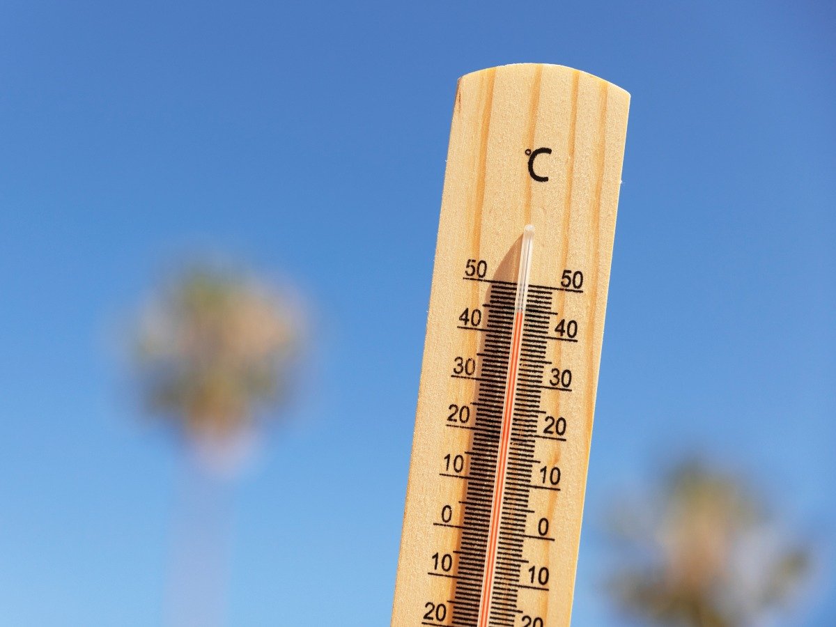 Altas temperaturas, vientos y lluvias intermitentes dominarán el clima en El Salvador este lunes