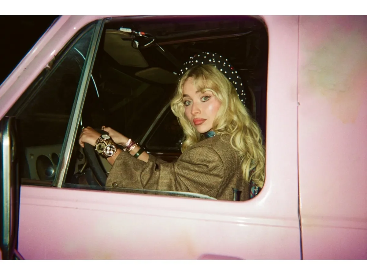 Sabrina Carpenter redefine su imagen con \'House Tour\' antes de Coachella 2026