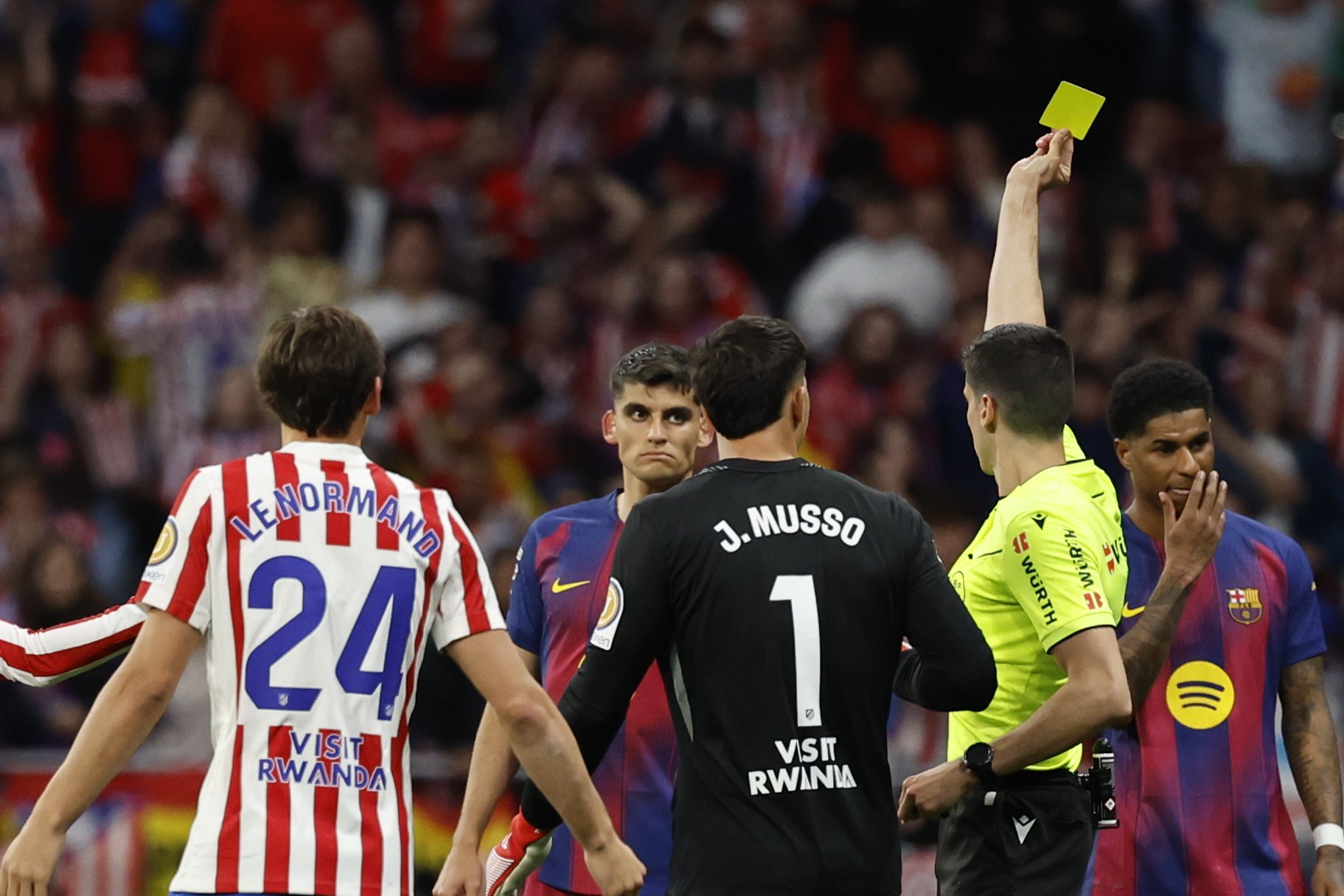 Atlético de Madrid reaviva debate arbitral tras polémica acción de Gerard Martín en partido contra Barcelona