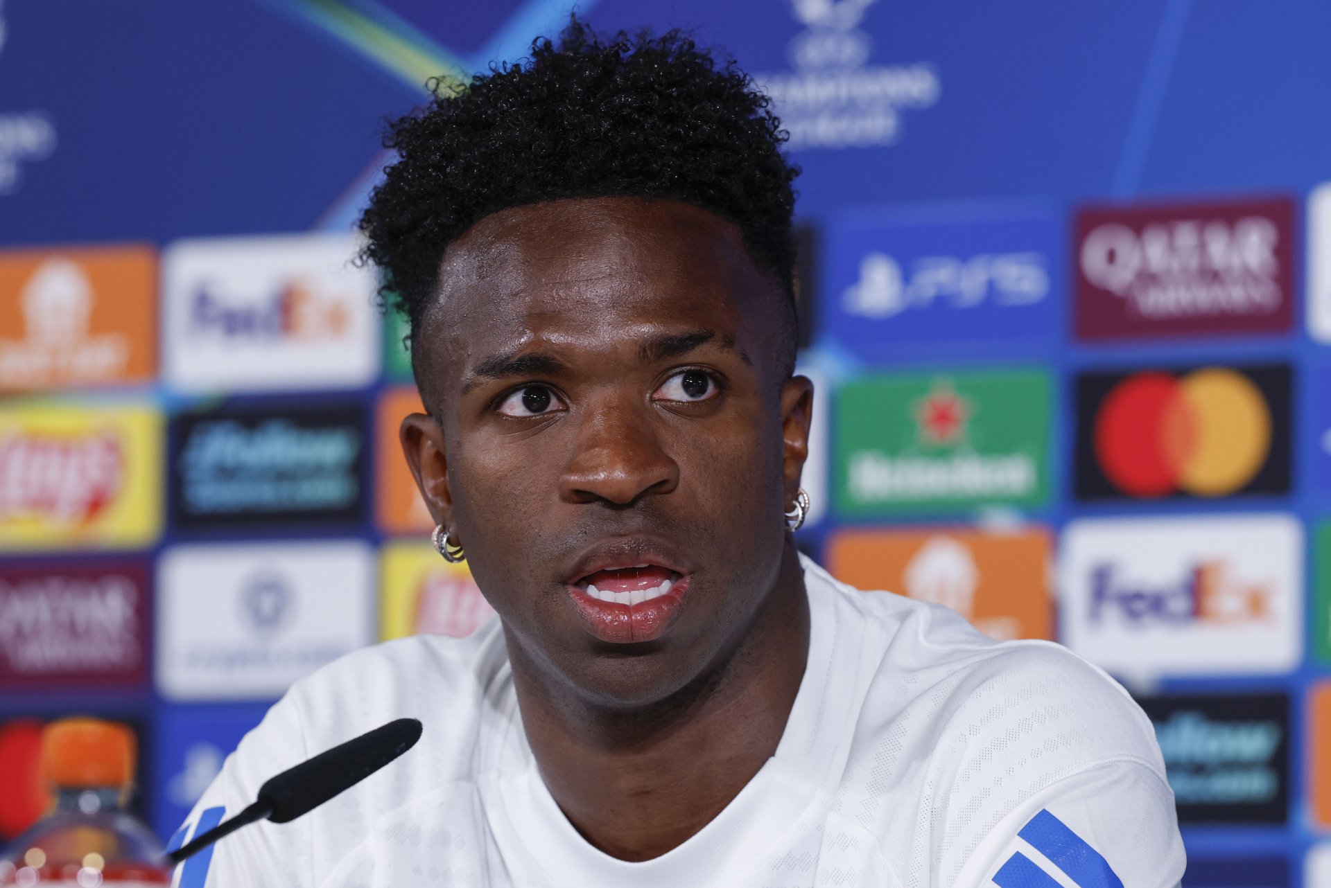 Vinícius Jr. destaca su conexión con Arbeloa y analiza su relación con Xabi Alonso antes del duelo ante Bayern
