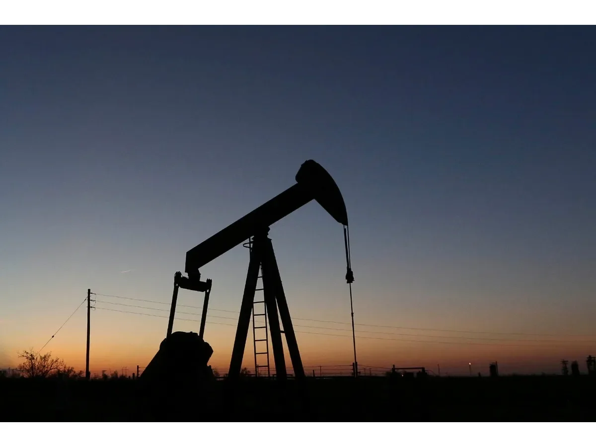 El precio del petróleo de Texas cae más de 16 % tras acuerdo de alto el fuego entre EE. UU. e Irán