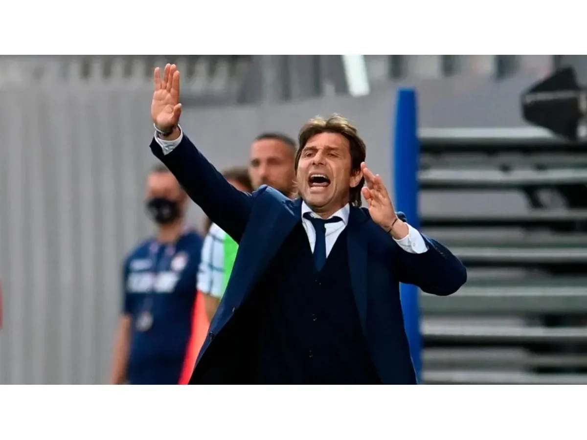 Antonio Conte, principal candidato para dirigir a Italia; Nápoles no se opondría a su salida