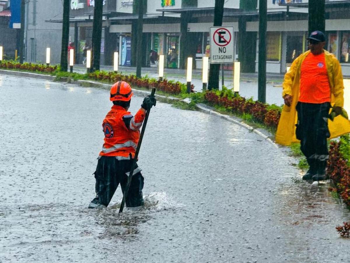 Diputados avalan préstamo de $150 millones para mitigación de inundaciones en San Salvador y refuerzo de $7 millones a FOVIAL