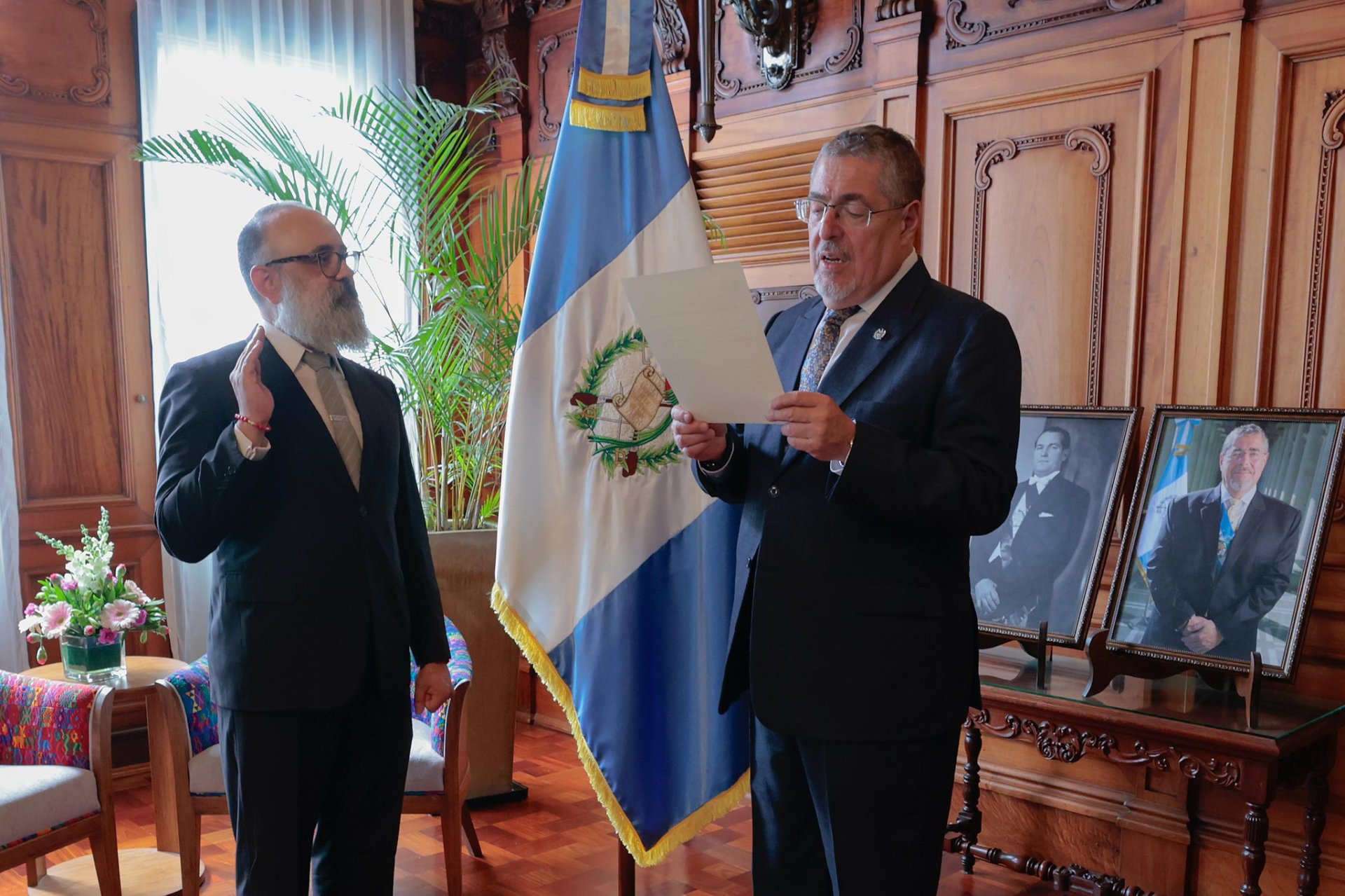 Luis Méndez Salinas asume como nuevo ministro de Cultura y Deportes tras renuncia de Liwy Grazioso