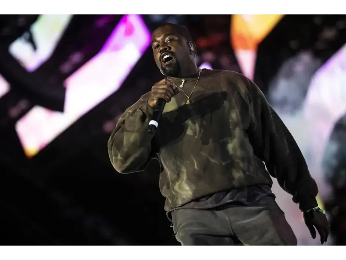 Reino Unido prohíbe la entrada al rapero Kanye West por declaraciones antisemitas y cancela su concierto