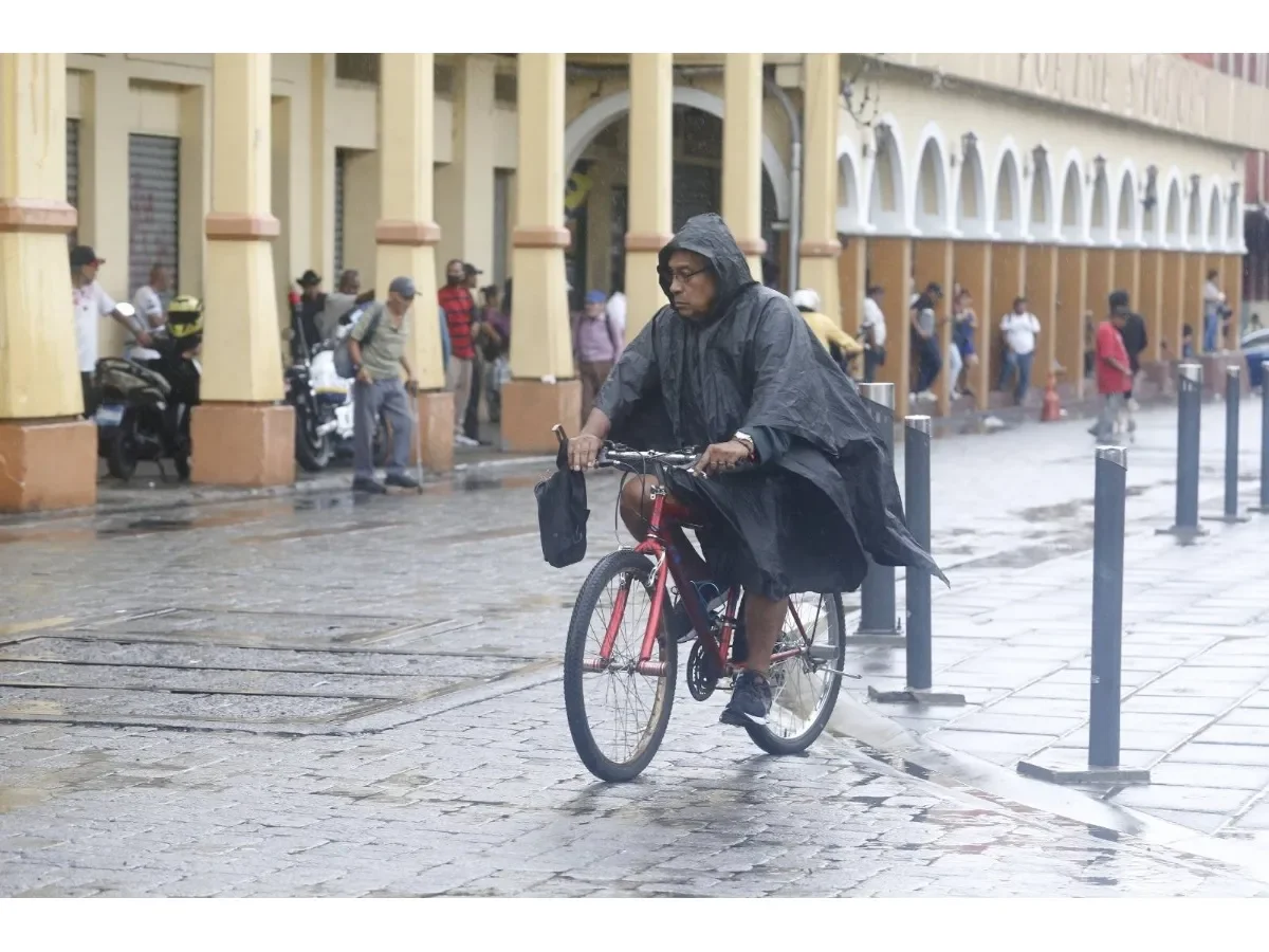Calor, lluvias y vientos marcarán el clima en El Salvador durante los próximos días