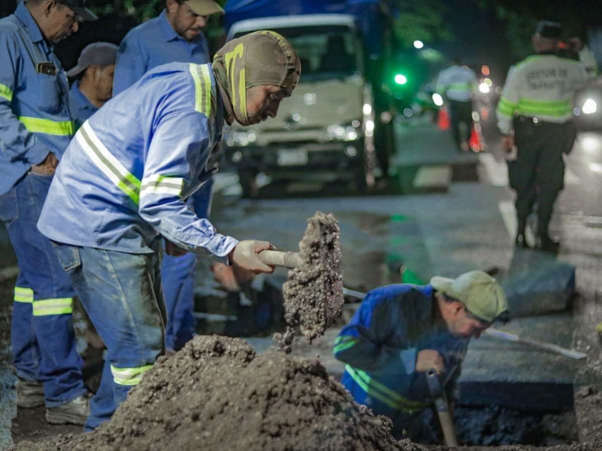 Circulación controlada en bulevar del Ejército por trabajos de ANDA en Ilopango