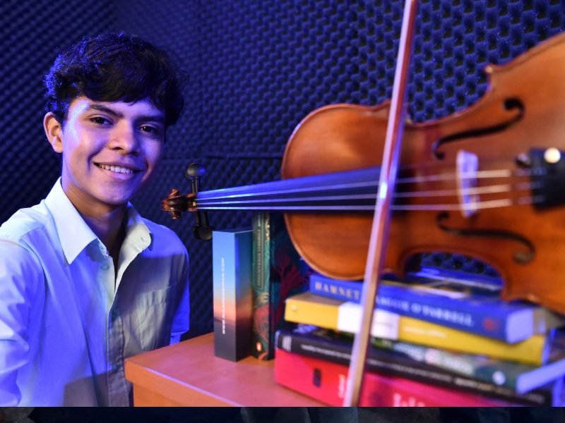 Oliver Guzmán: El joven violinista salvadoreño que conquista escenarios internacionales